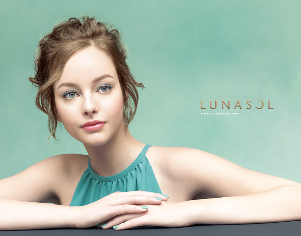 Lunasol-Spring-2013-Makeup-Collection-Model.jpg